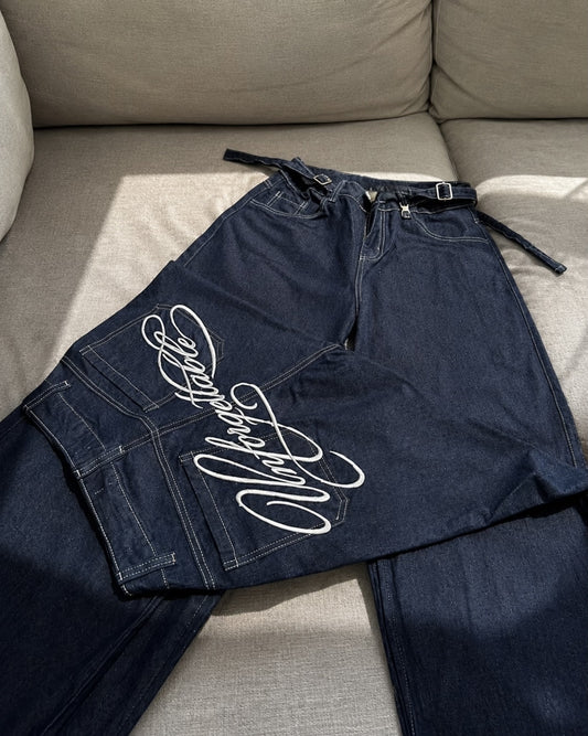 Jeans oscuro con bordados