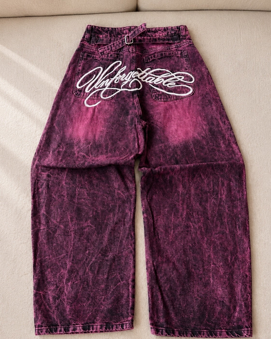 Jeans rígido con bordados