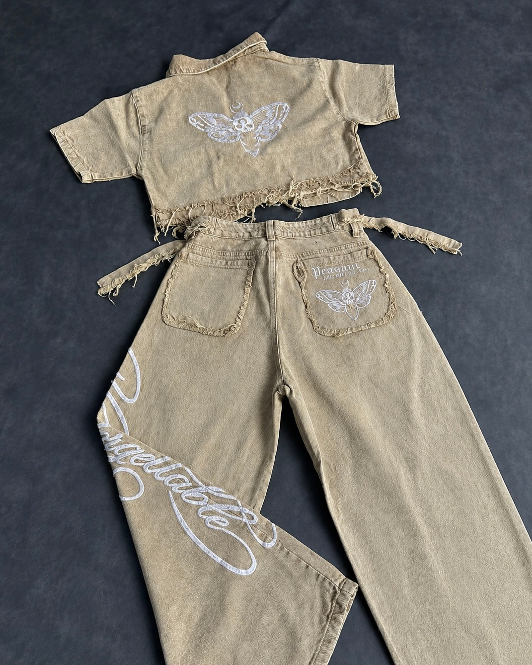 Conjunto con detalles en bordado