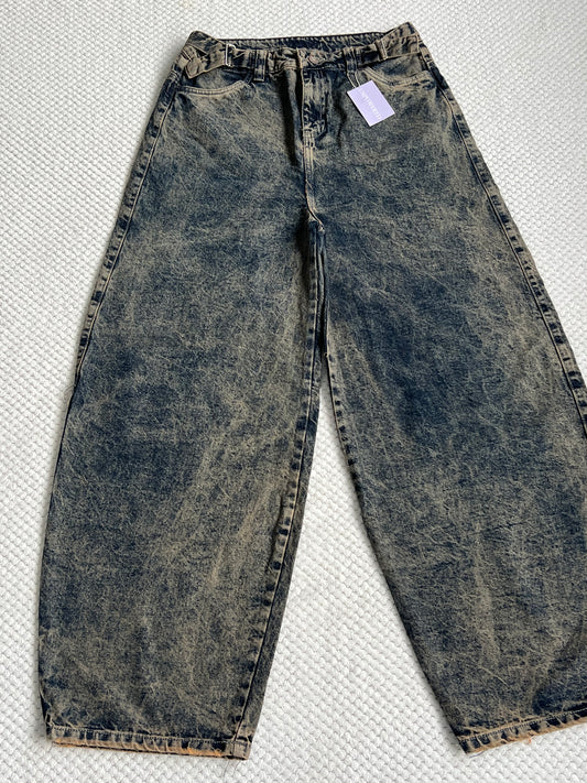 Pantalón ancho rígido