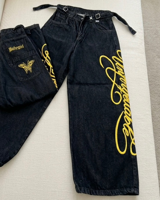 Jeans negros anchos con bordado amarillo