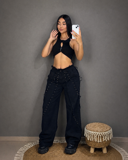Pantalón Rígido con tachas