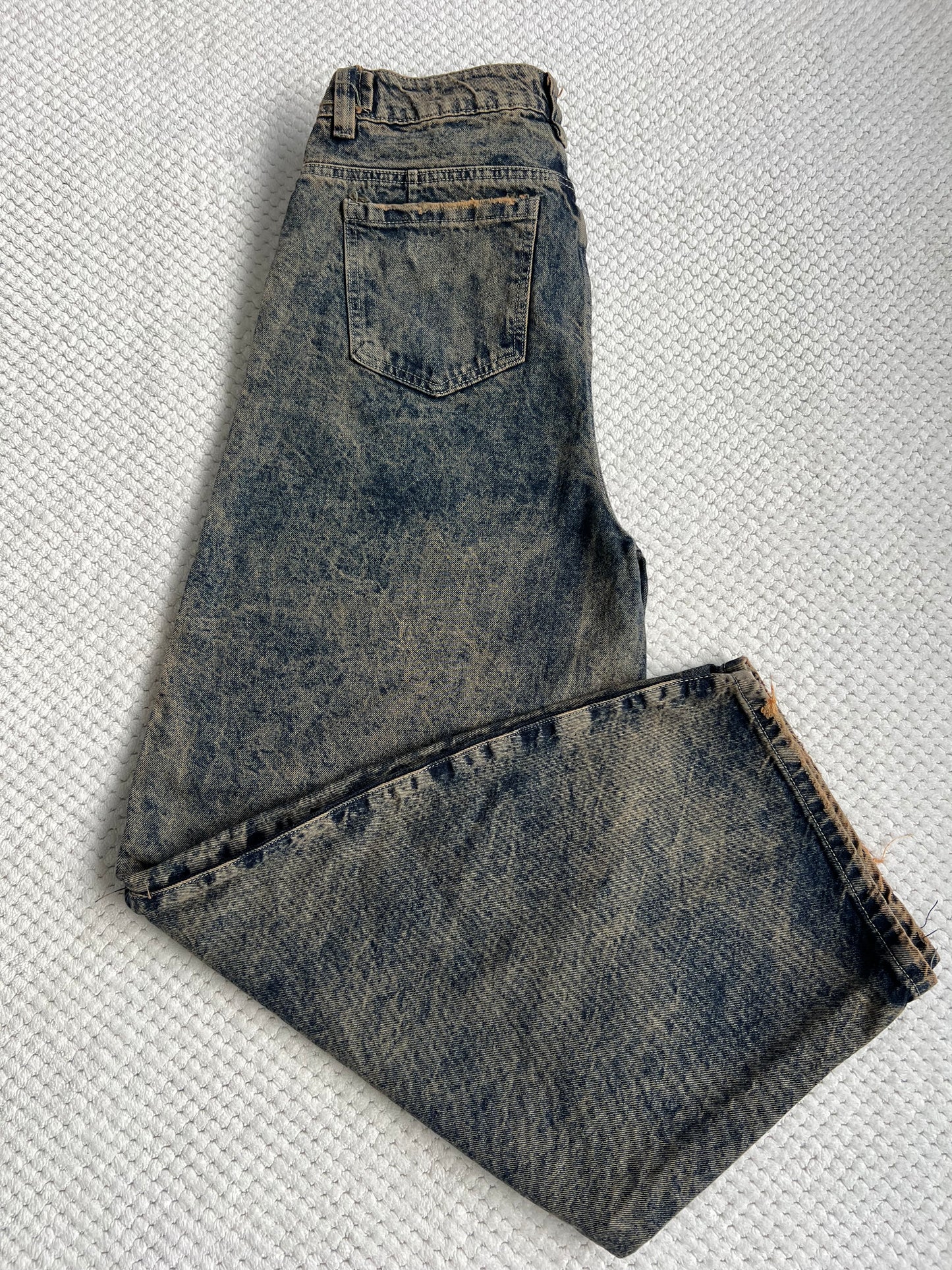 Pantalón ancho rígido