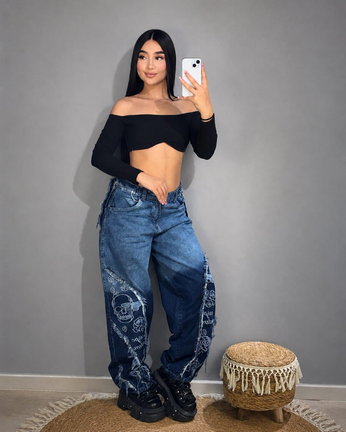 Jeans rígido con correas ajustables