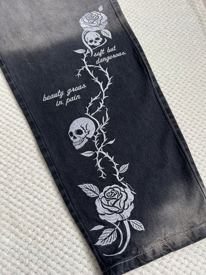 Jeans Rígido con bordado