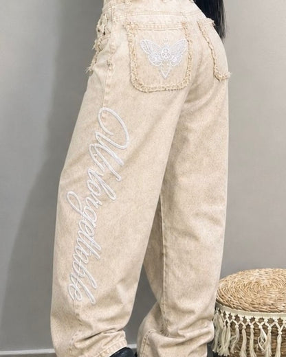 Conjunto con detalles en bordado