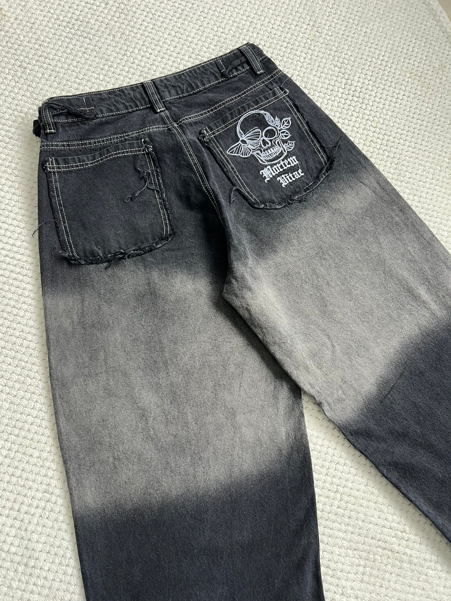 Jeans Rígido con bordado