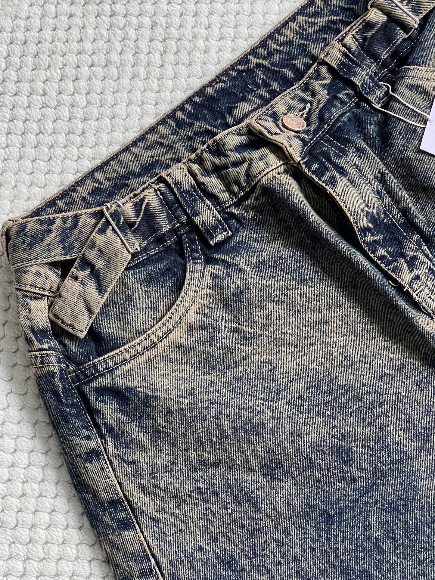Pantalón ancho rígido